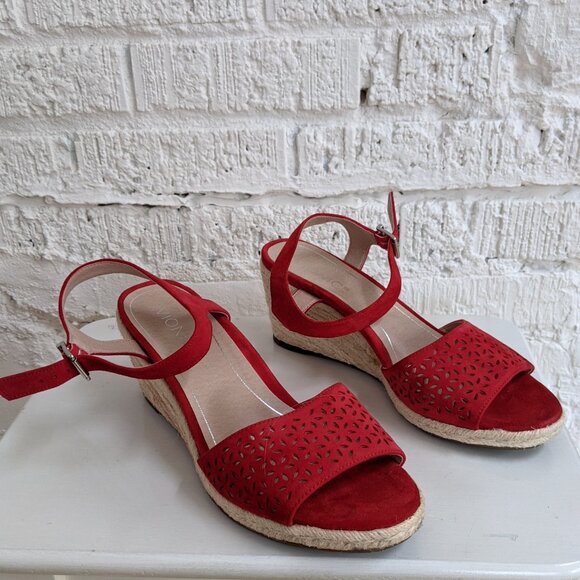 VIONIC RED ESPADRILLE SANDALS LIKE NEW SIZE 9.5 - Picture 8 of 8
